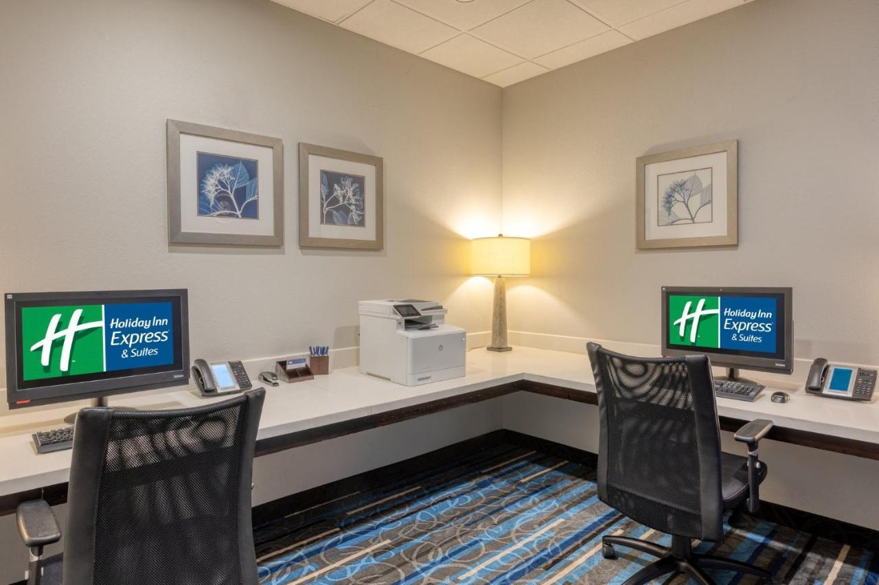 Holiday Inn Express And Suites Edwardsville By Ihg Exterior photo